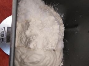 除黄油外所有材料入桶