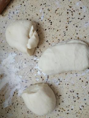 取出面团分三份