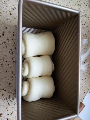 全部做好放入土司盒