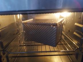 放入烤箱上下火180度40分钟