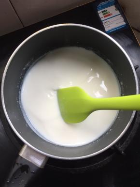 搅拌至糖融化即可。