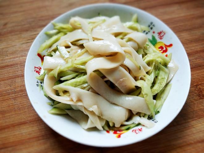 自制凉皮拌黄瓜