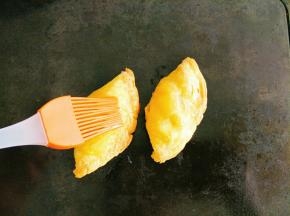 16分钟以后拿出来刷一层鸡蛋液