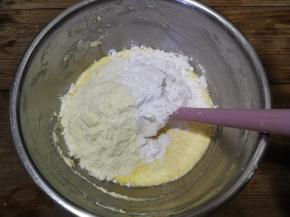 加入奶粉和澄粉