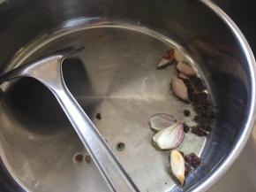 再放入花椒一起爆