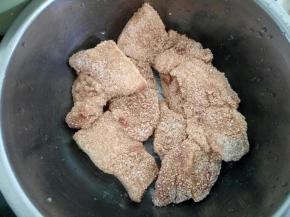 一层一层码放均匀。