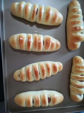 出炉刷黄油液。