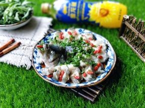 使用金龙鱼葵花籽油蒸出来的特别香，而且不油不腻。