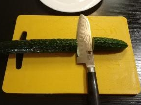 青瓜三分之一处切开