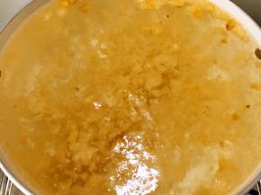 大火烧开后转小火慢慢熬30到40分钟
（加盖的话在锅沿儿上放一根筷子再加盖，以免扑锅）