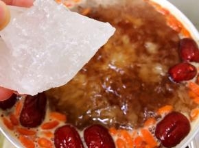 加入一大块冰糖
