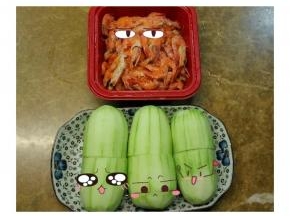 节瓜去皮洗净切对半；咸虾洗净备用