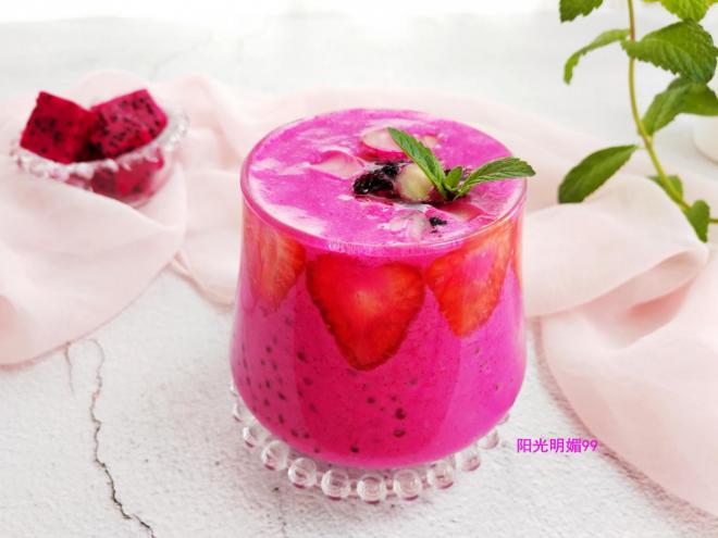 红粉佳人珍珠果昔