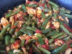 淋入1小勺的花椒油提味即可。