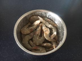 轻轻晃动容器，将粉摇均匀。