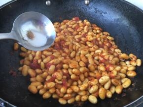 放入适量的盐。