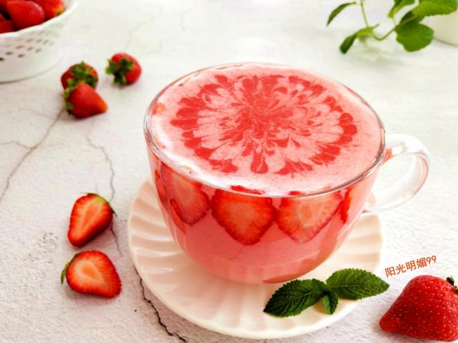 草莓酸奶杯