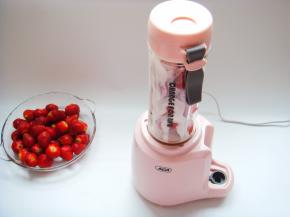 放入料理机底座中。