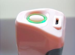 用真空头抽去杯中的空气。