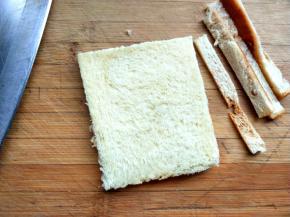 土司切去四边。