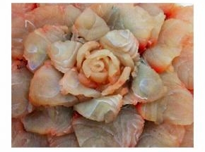 完成拼湊，草魚顔色偏白，用三文魚拼顔值應該更好耶
