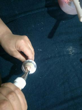 第一层3瓣，时钟方向10点，第二瓣从第一班的½处去裱第二瓣