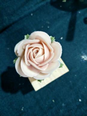 好了，一朵美美哒玫瑰就做好了，学会它你就可以接单了