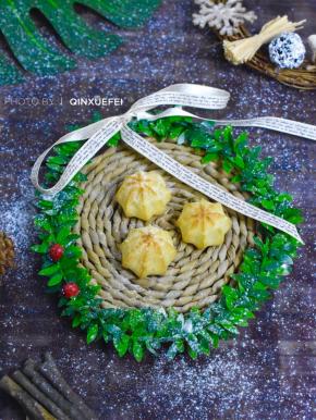 可以加卡士达酱，也可以加淡奶油，我之前的酥皮泡芙食谱有写卡士达酱的做法