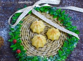 可以加卡士达酱，也可以加淡奶油，我之前的酥皮泡芙食谱有写卡士达酱的做法