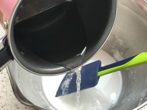 糖水凉透后加入粉浆