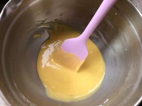 这个就是后蛋法混合的蛋黄糊，非常细腻