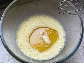 加入玉米油或者黄油，搅匀