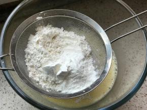 过筛玉米淀粉和低筋面粉