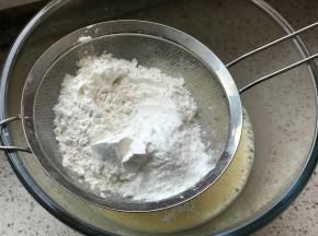 过筛玉米淀粉和低筋面粉