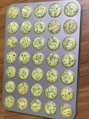 160度烤16分钟左右，根据自己烤箱来调整，自己观察上色