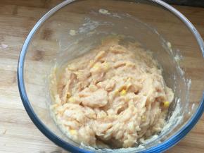 如果是儿童吃，搅打的细腻些，如果是大孩子吃，可以额外再加30克的煮过的玉米粒，增加香味和口感