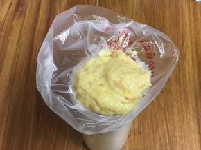 肉泥装入裱花袋中