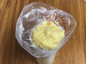 肉泥装入裱花袋中