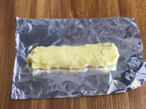 挤一点在锡纸上