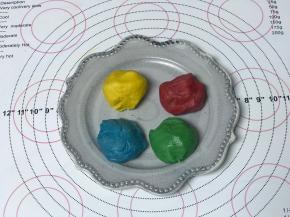 揉光滑，放至冰箱冷藏醒面10分钟