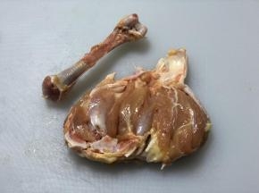 如果不喜欢吃两端的脆骨，可以把脆骨剁掉，我是脆骨控，没舍得扔