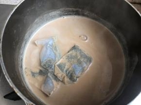 停火，放入红茶包，泡4分钟