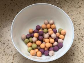 准备芋圆，这里可以是珍珠，可以是布丁，随意哈