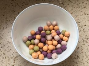准备芋圆，这里可以是珍珠，可以是布丁，随意哈