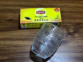 准备喜欢的杯子和红茶