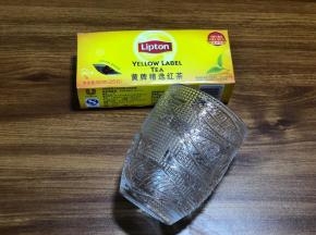 准备喜欢的杯子和红茶