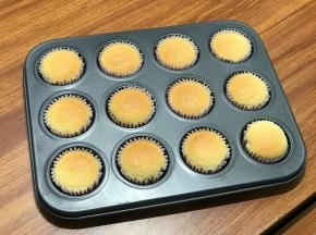 放置凉透，最好冰箱冷藏两个小时再吃，口感像轻乳酪一样绵润