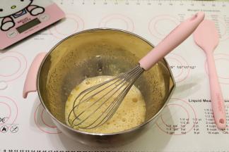 手动打蛋器搅拌均匀