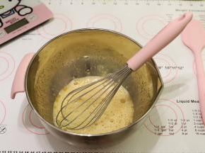 手动打蛋器搅拌均匀