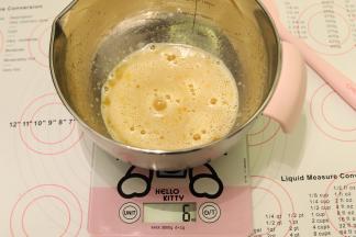 加入玉米糖浆，拌匀